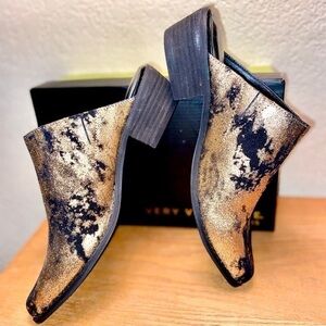 NIB-Very Volatile Gold Weathered Suede Mule
